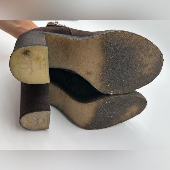 Chanel CC Logo Turnlock Ankle Boots Brown Nubuck Block Heel Bootie EU38 US 7-7.5 - Picture 9 of 11